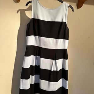LOFT sky blue/black striped fit&flare women’s size 8 perfect for work/parties!